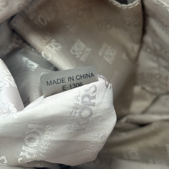 Michael Kors Hobo carryall in tangerine pebbled leather with tassel - Picture 10 of 10